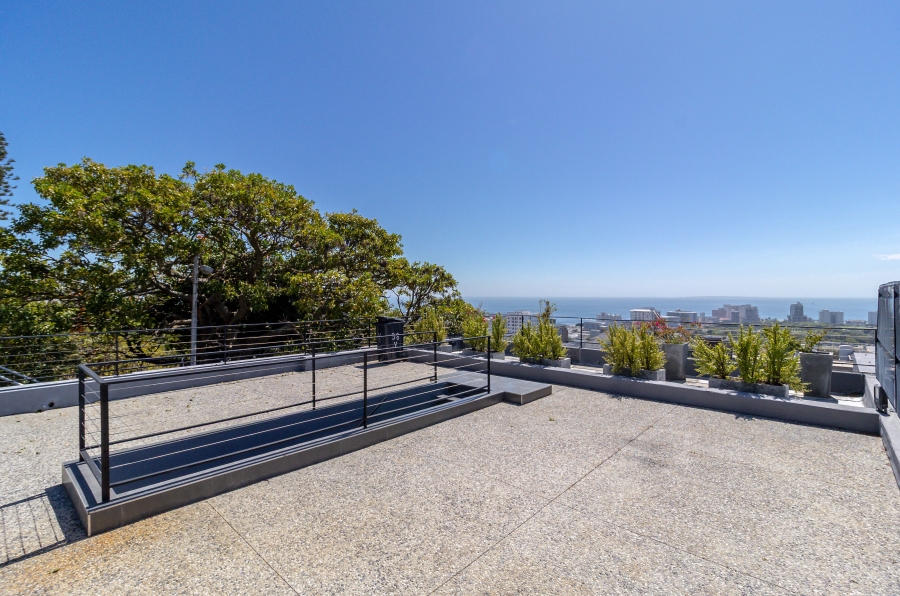 To Let 3 Bedroom Property for Rent in Green Point Western Cape